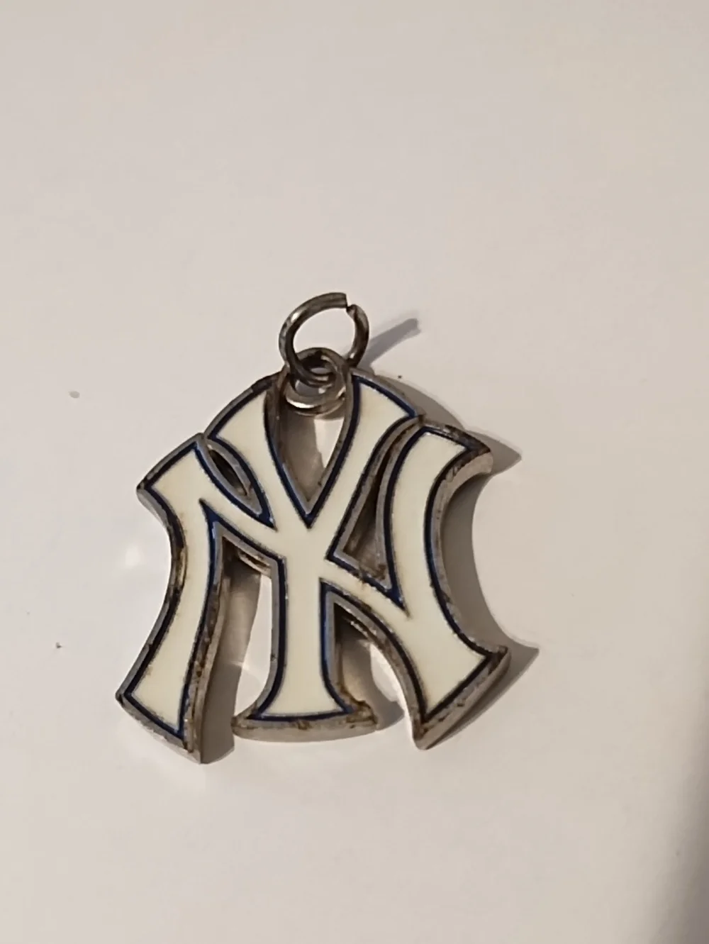 New York Yankees Enamel Logo Pendant - White & Navy